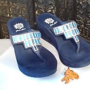 Womens Yellow Box Navy Sandals Size 6.5